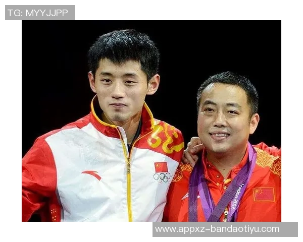 赛前升旗仪式上香港球员徐远征闭眼沉思引发热议