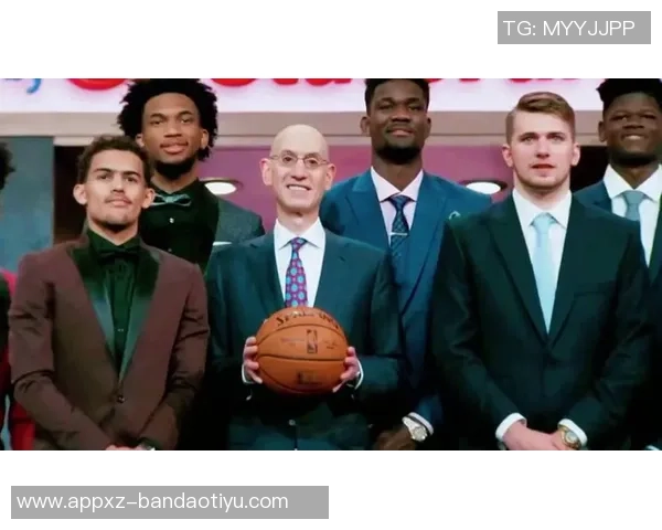 命运交错之夜东契奇与特雷杨的交易故事再度上演 命运交错之夜东契奇与特雷杨的交易故事再度上演