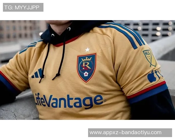 快船队启程前往盐湖城开启新赛季首场客场挑战众将士齐聚登机照曝光